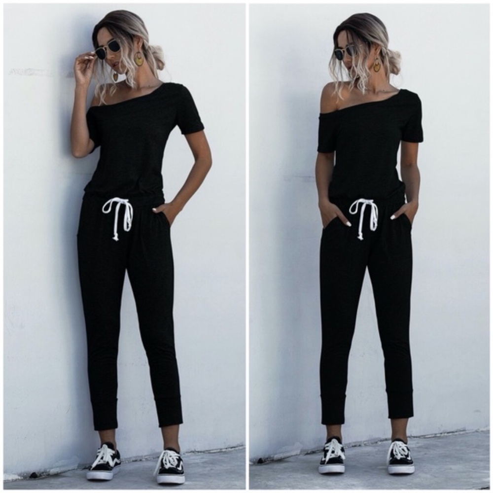 Comfy Black off shoulder waist tie pocket jumpsuit - Picture 1 of 9